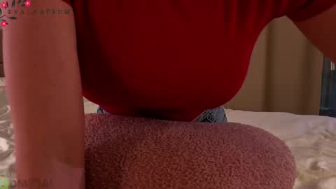 Snapshot of eva_natsumi chatting on June 10, 2026, 7:02 pm Eva online show from June 10, 2026, 7:02 pm