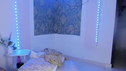 Eva  online show from April 4, 2026, 9:40 am