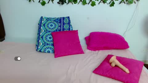 Eva   online show from February 11, 2025, 10:28 pm