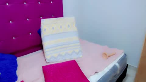 Eva   online show from February 15, 2025, 10:10 pm