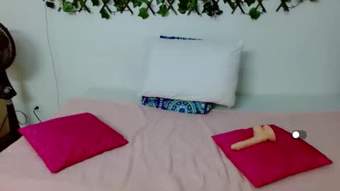 Eva   online show from February 18, 2025, 10:47 pm