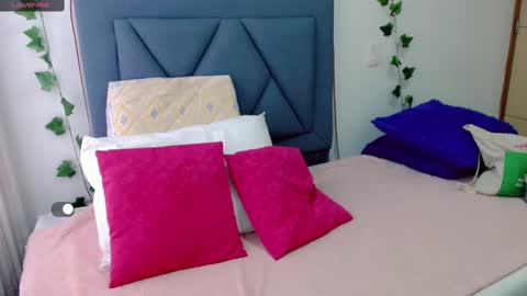 Eva   online show from February 20, 2025, 6:24 pm