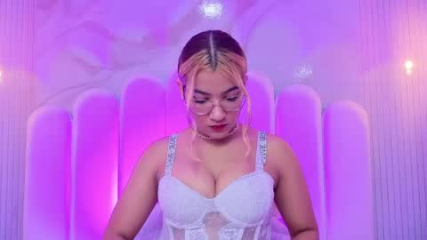 evaa_honey online show from May 25, 2026, 9:54 pm