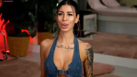 Eva  online show from November 15, 2025, 7:16 am