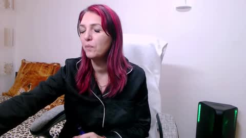 EvadesireONE online show from March 14, 2026, 8:42 am