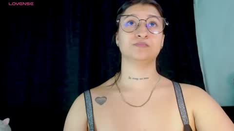Snapshot of evah_lee chatting on July 14, 2026, 3:33 am Evah Lee online show from July 14, 2026, 3:33 am