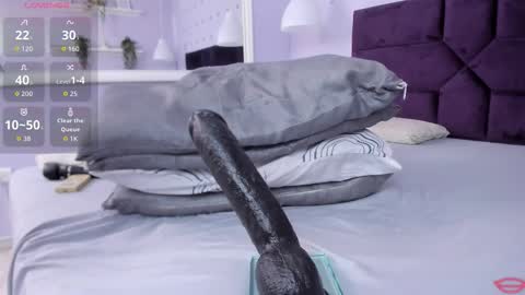 evahalston online show from October 31, 2025, 9:05 pm