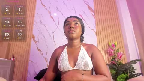 EvaJohnss online show from October 6, 2025, 12:35 pm