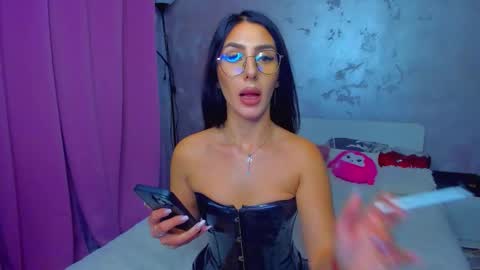 Eva online show from November 2, 2025, 9:06 pm