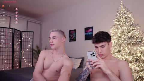 Snapshot of evan_white_ chatting on December 27, 2024, 4:10 pm evan_white_ online show from December 27, 2024, 4:10 pm