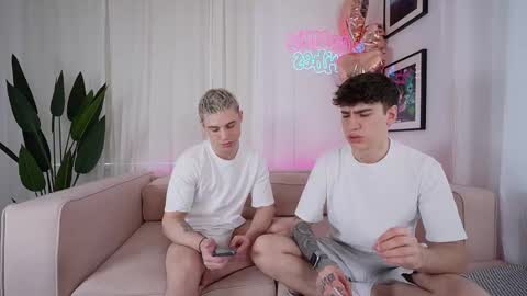 Snapshot of evan_white_ chatting on March 9, 2025, 3:05 pm evan_white_ online show from March 9, 2025, 3:05 pm