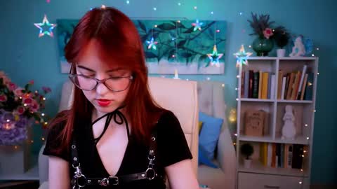 Eva  online show from December 30, 2024, 5:04 am