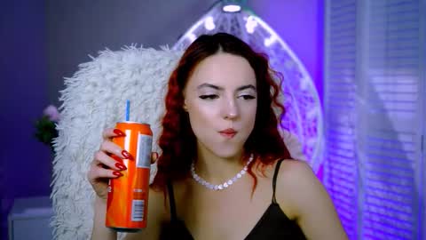 Eva  online show from November 26, 2025, 12:50 pm