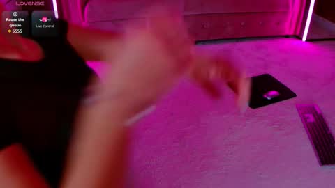 Eva online show from September 19, 2025, 10:21 pm