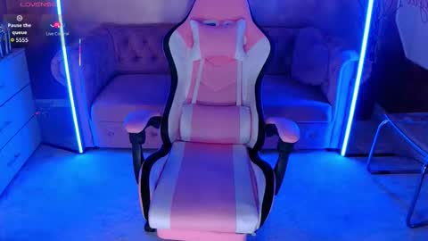 Eva online show from October 24, 2025, 4:58 pm