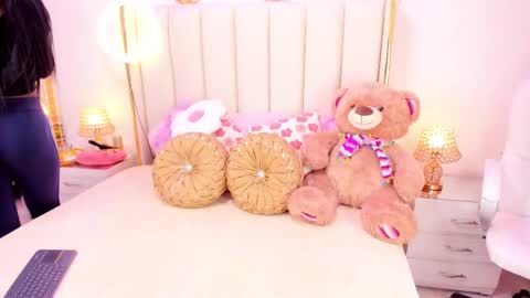 evangelin_ts online show from November 10, 2025, 1:54 pm