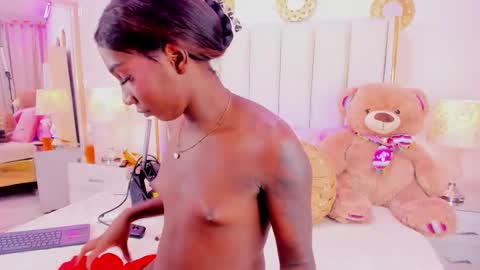 evangelin_ts online show from December 19, 2025, 2:57 pm