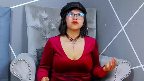 Snapshot of evangeline_17 chatting on March 1, 2025, 3:32 am Miss Evangeline    online show from March 1, 2025, 3:32 am