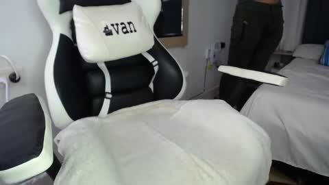 Snapshot of evans_king chatting on January 4, 2025, 11:22 am Evan online show from January 4, 2025, 11:22 am