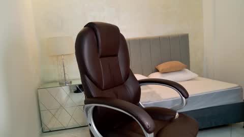 E V A N S online show from March 3, 2026, 11:54 pm