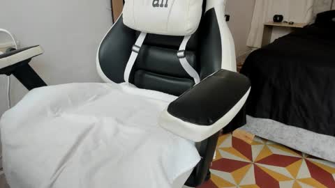 Snapshot of evanss_king chatting on November 15, 2025, 4:25 pm Mateo and Valerio online show from November 15, 2025, 4:25 pm