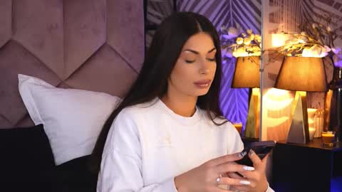 EvaRhea online show from November 10, 2025, 4:00 am