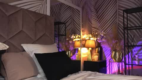 EvaRhea online show from April 7, 2026, 2:56 am