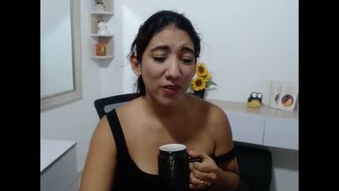 evarodriguez_ online show from September 8, 2025, 6:40 pm