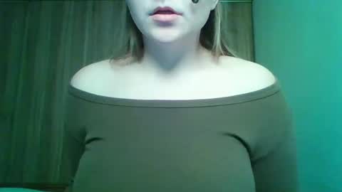 evasapples2026 online show from April 4, 2026, 10:18 pm