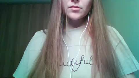 evasapples2026 online show from May 11, 2026, 4:04 pm
