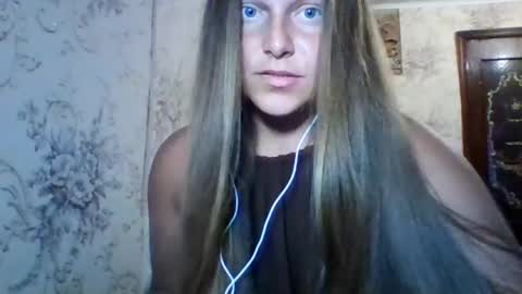 Snapshot of evasapples2026 chatting on July 18, 2026, 5:28 pm evasapples2026 online show from July 18, 2026, 5:28 pm