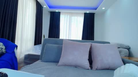  EVA LUNA online show from October 20, 2025, 6:19 pm