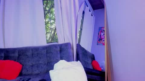 Eva Queen online show from November 4, 2025, 7:02 pm