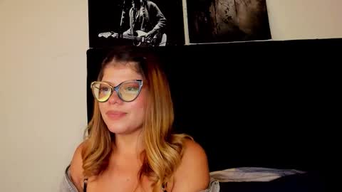 Eve collen online show from November 17, 2025, 1:11 am