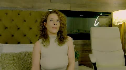 EveHamilton online show from April 17, 2026, 8:01 pm