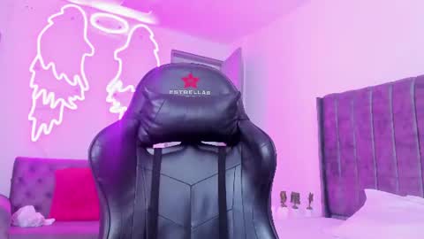 evelin__thompsson online show from July 18, 2026, 3:00 am