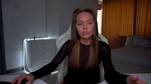 Evelina online show from May 18, 2026, 12:33 pm
