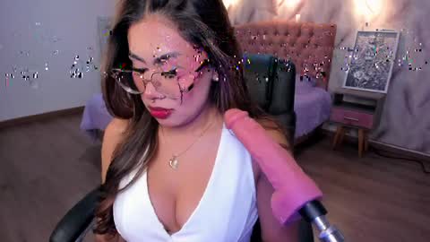 Eveline  online show from April 14, 2026, 7:09 pm