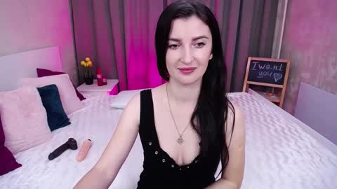 Evelin online show from October 13, 2025, 5:07 am