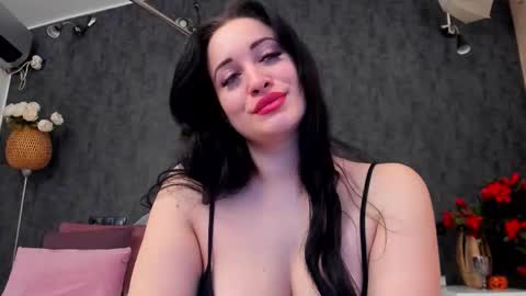 evellynereys online show from December 3, 2025, 5:04 am