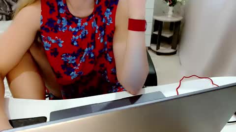 evelove online show from October 14, 2025, 5:08 am