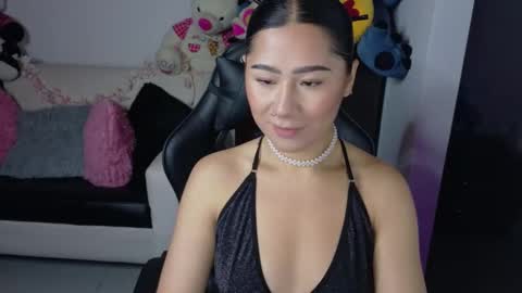 Snapshot of evelyn_ch_ chatting on October 10, 2025, 10:47 am Evelyn online show from October 10, 2025, 10:47 am