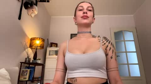 Snapshot of evelyn_charm chatting on May 26, 2026, 12:12 pm Evelyn Charm online show from May 26, 2026, 12:12 pm