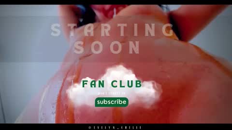 Snapshot of evelyn_chelle chatting on September 11, 2025, 11:27 pm Im Eve or Chelle Next Stream 191224 online show from September 11, 2025, 11:27 pm