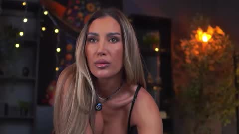 Evelyn online show from February 1, 2026, 7:12 pm