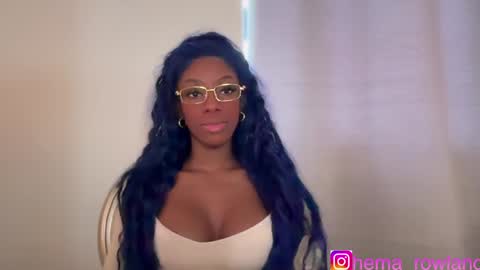 E V E L Y N  online show from December 21, 2024, 1:42 pm