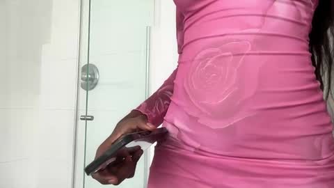 E V E L Y N  online show from February 25, 2025, 3:16 pm