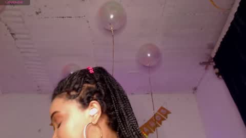 Evelyn Sandoval online show from December 5, 2024, 3:15 am