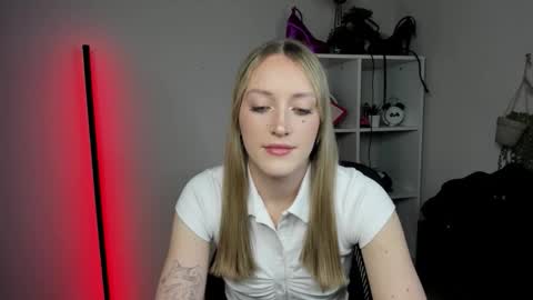 evelynblond online show from April 15, 2026, 12:34 pm