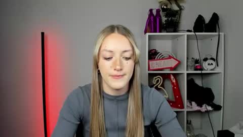 evelynblond online show from May 11, 2026, 12:33 pm